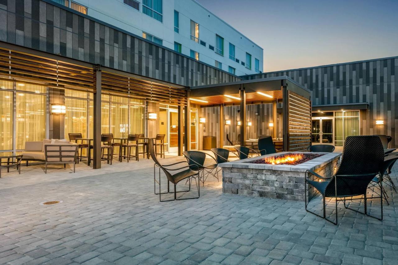 Courtyard By Marriott Savannah Airport Pooler Buitenkant foto